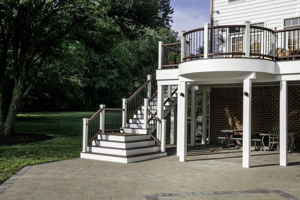 custom curved composite deck with steps