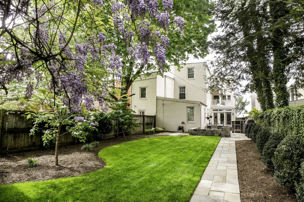 Lush Turf Area Lawn Landscape Plantings Flagstone Walkway
