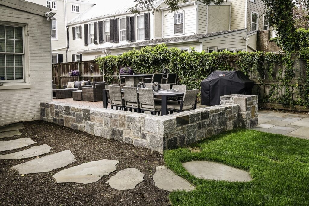 Natural Stone Seat Wall with Pier