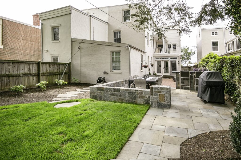 Flagstone Patio Dining Area Stone Seat Walls and Piers